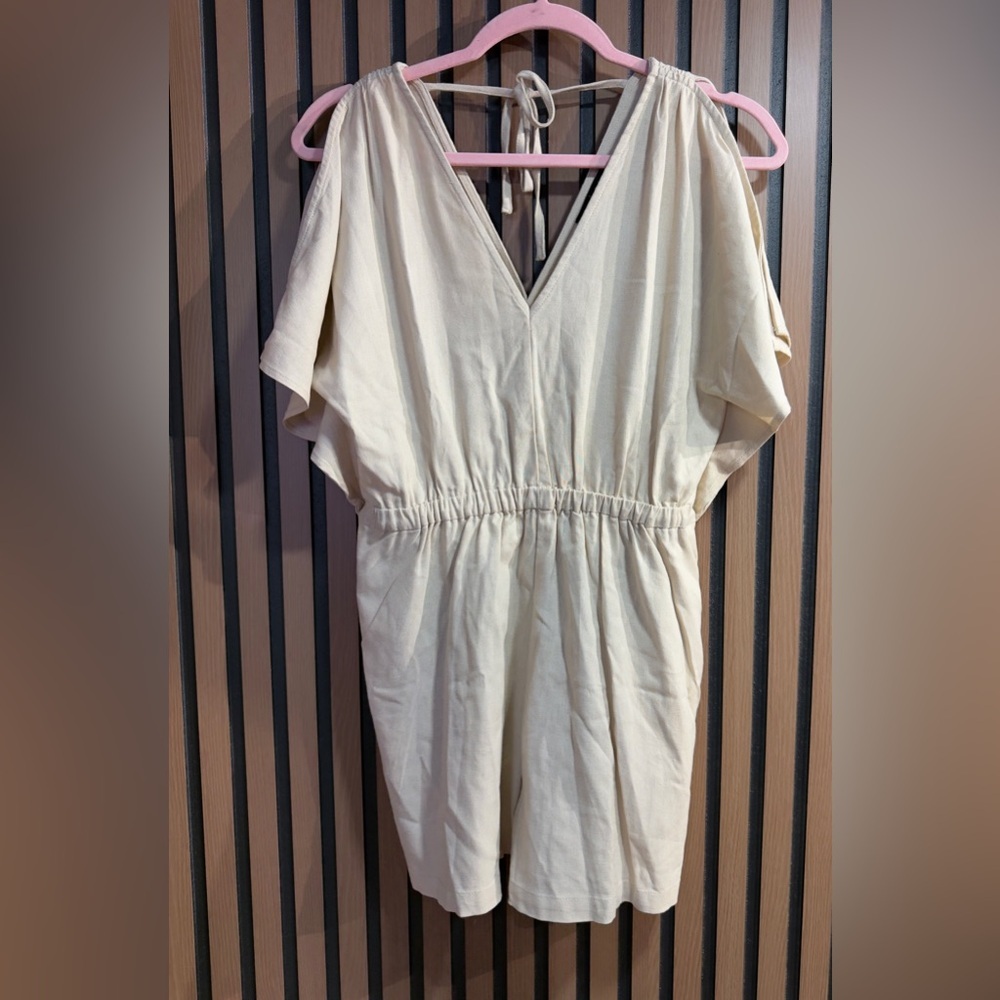 Deluc Cream‎ V-Neck romper Sz M